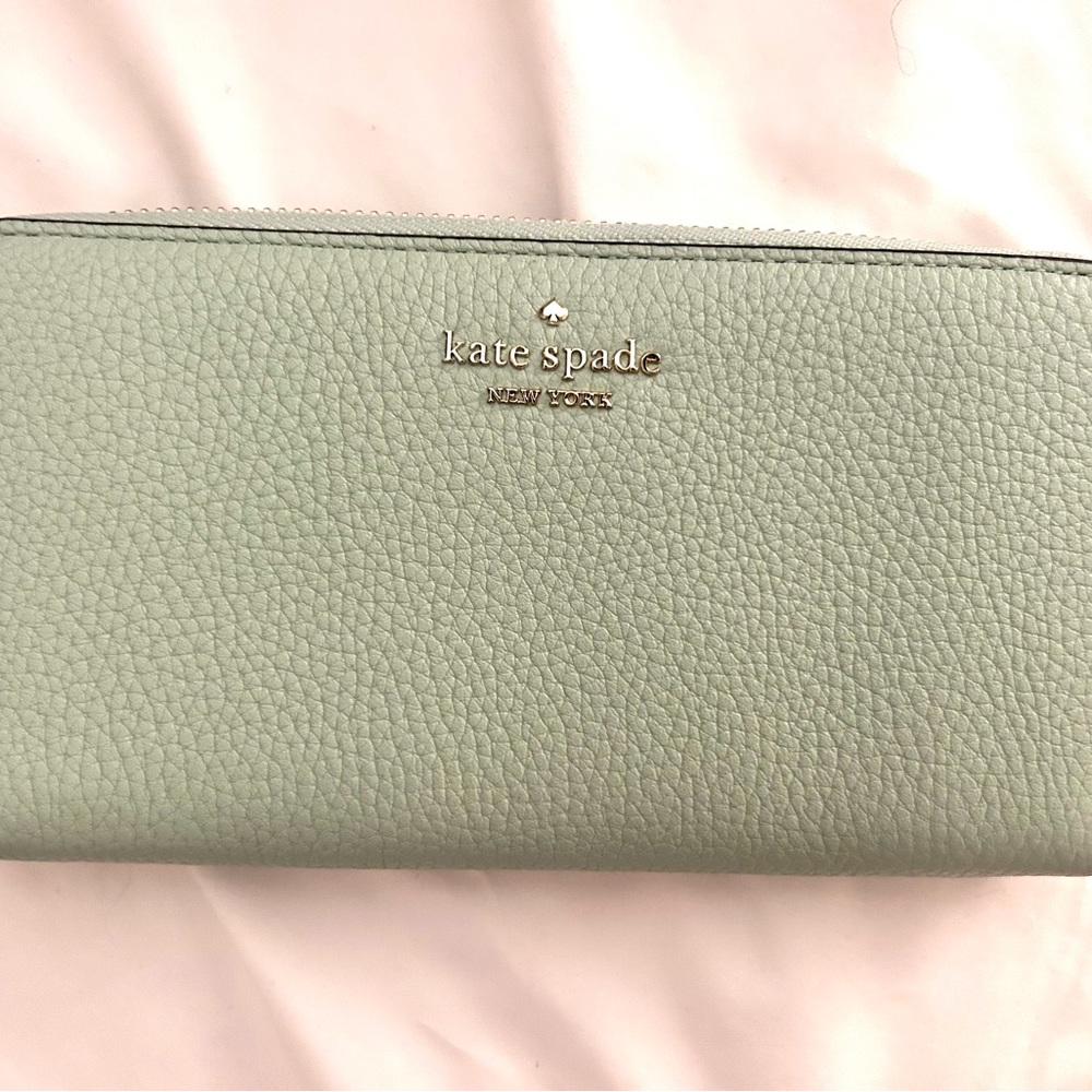 Kate Spade ♠️ Matching Wallet - Picture 2 of 3